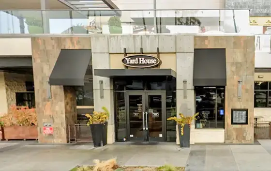 Yard House, new American restaurant in Venice Beach