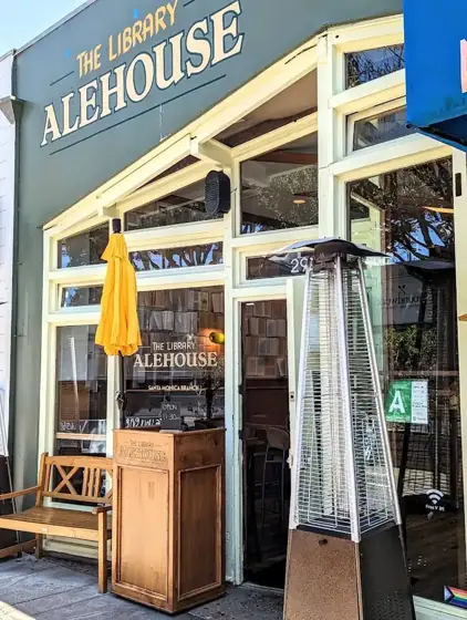 Library Alehouse, American restaurant in Venice Beach